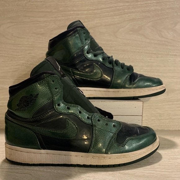 Nike Air Jordan 1 Retro Green - Picture 1 of 10